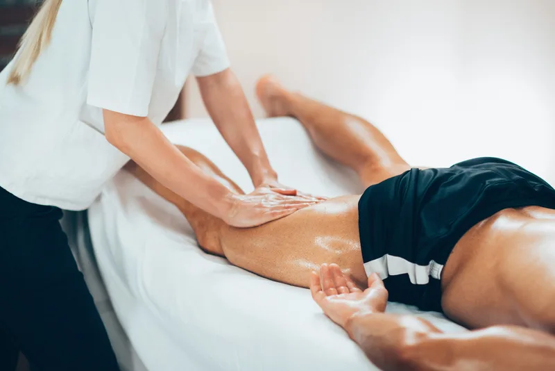 Massagem desportiva para recuperação muscular